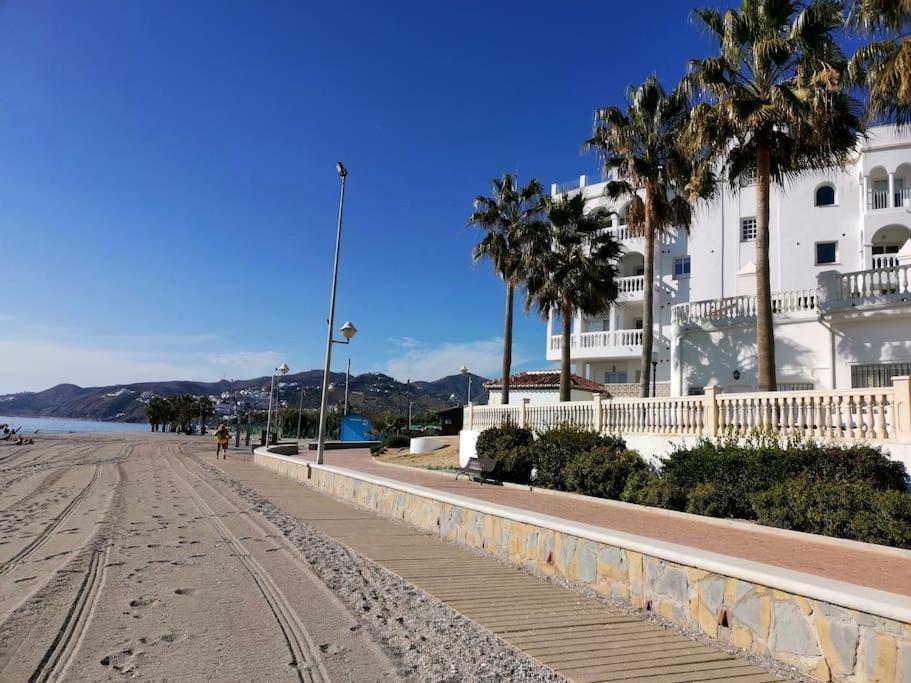 Atico Fresco Y Luminoso Con Aparcamiento Privado Apartamento Nerja Exterior foto